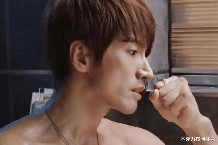 李晨|年近半百还演“偶像剧”！这5位男星真自信，和女主硬组CP像父女