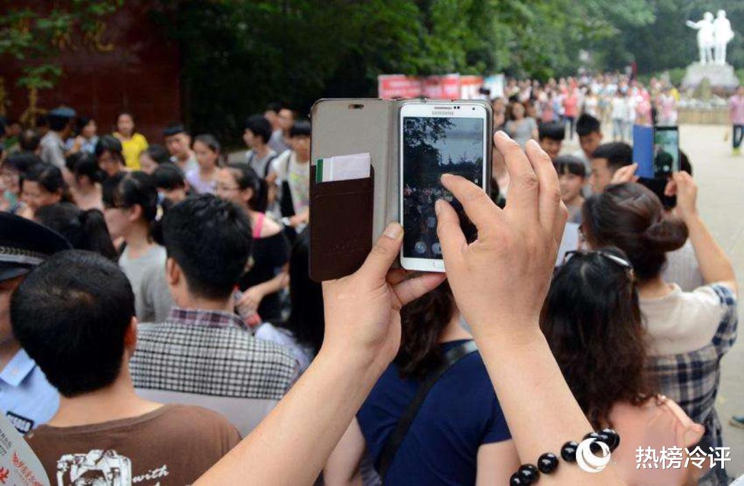 回顾:男子迷晕网友图谋不轨却醉把广场当客房,上演难堪场面疯传朋友圈