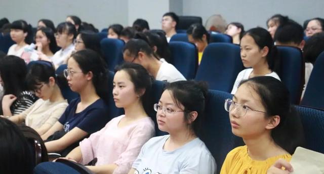 教师|“非师范生不得从教”的呼声渐高,教育部回应,师范生可以放心了