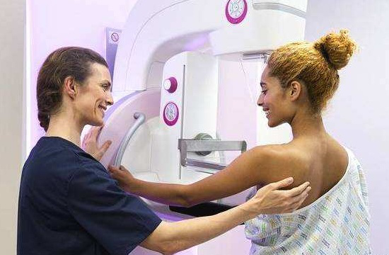 护肤品 24岁女孩被诊出“乳腺癌”，医生感叹：这种漂亮东西害人不少