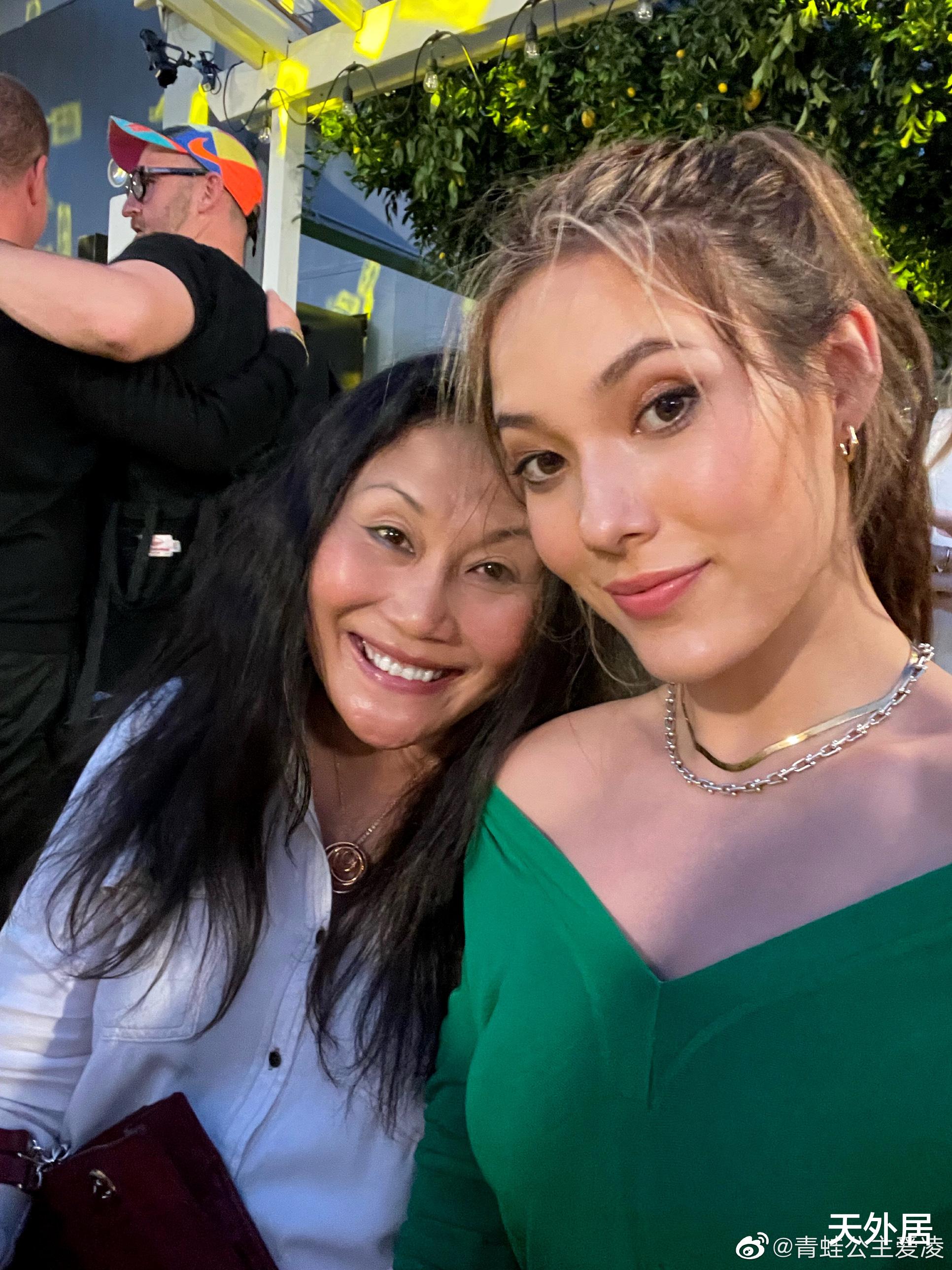 林孝俊|过节了！林孝俊晒与妈妈合照，谷爱凌秀腹肌，王诗玥等晒女神照