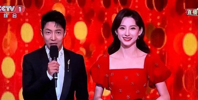 央视春晚|虎年春晚主持问题多,撒贝宁多次嘴瓢,估计又要被扣工资