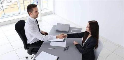 求职|“裤子拉链开了,你会怎么做”?面试官提出问题,怎么回答最好