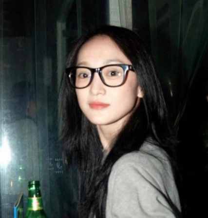 周迅|周迅好事将近，带新的男朋友会就看望父母，男方好像有点紧张