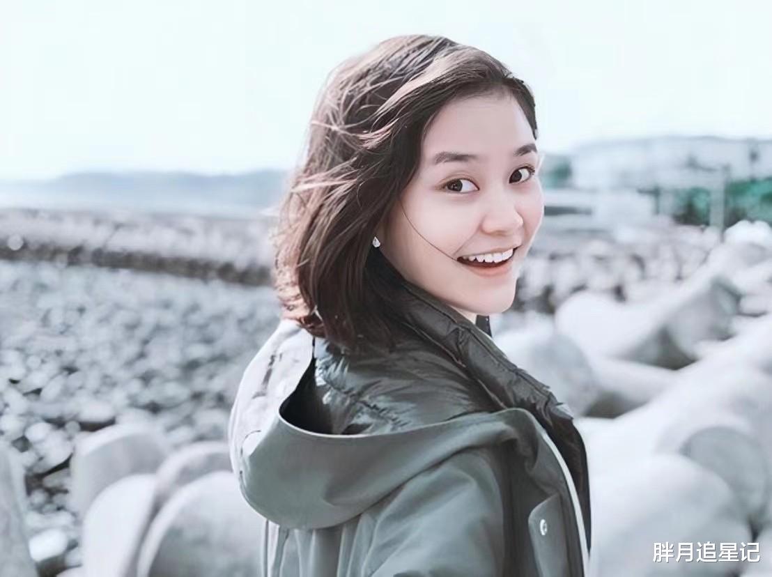 岳红|影后岳红：28岁生女被离婚，40岁独自抗癌，今女儿成她唯一依靠