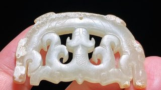 |战国 和田玉白玉籽料 游丝毛雕 螭龙纹 玉珮