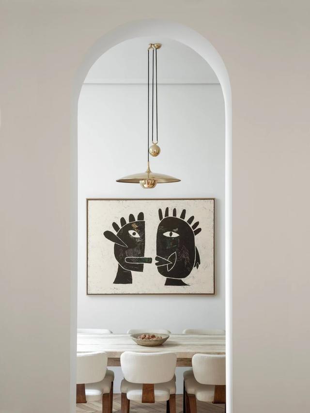 一个女人生活在巴黎，奶油焦糖色的家，散发着轻盈、复古的气息