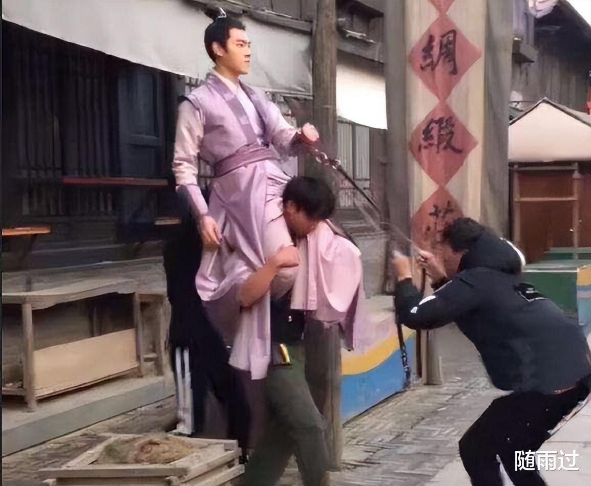 公主抱|男明星现在拍公主抱的戏份，吊威亚、抬担架都成了标配了吗？