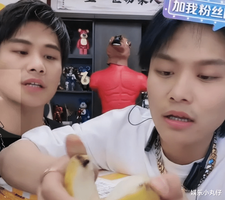 |恭喜!大杨哥喜得6.8斤公主,孩子正脸照曝光,五官随妈肤色随爹