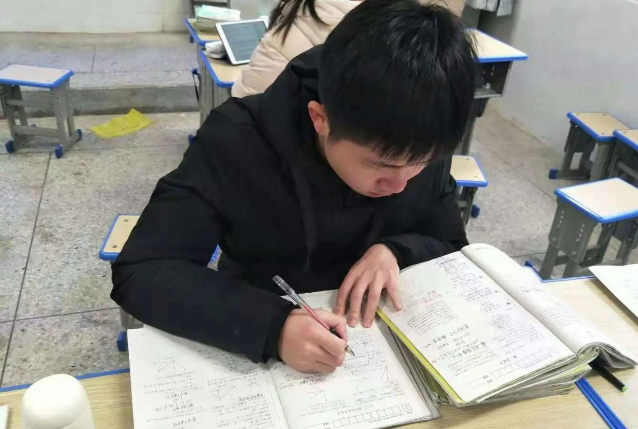 营商环境|为什么很多穷人家的孩子不去考公务员，他们是不知道公务员的好吗