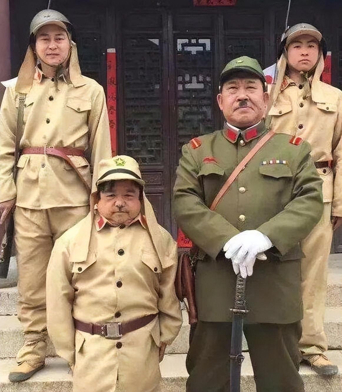 陈三木|袖珍演员陈三木：身高1.28米，四任老婆个个美，与王宝强有过节？