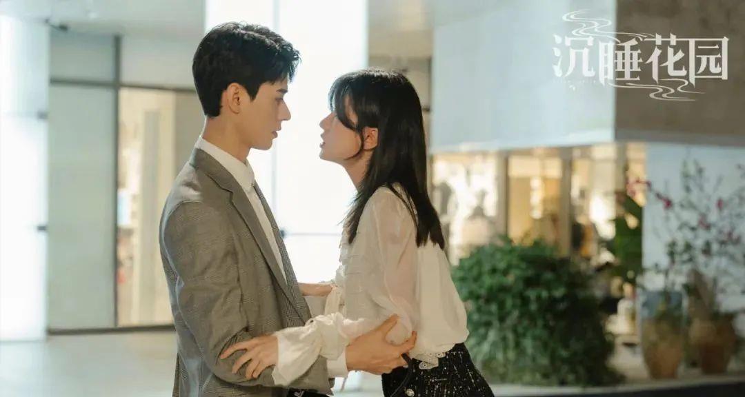 大学生|同是心理师，为什么《沉睡花园》“躺赢”？