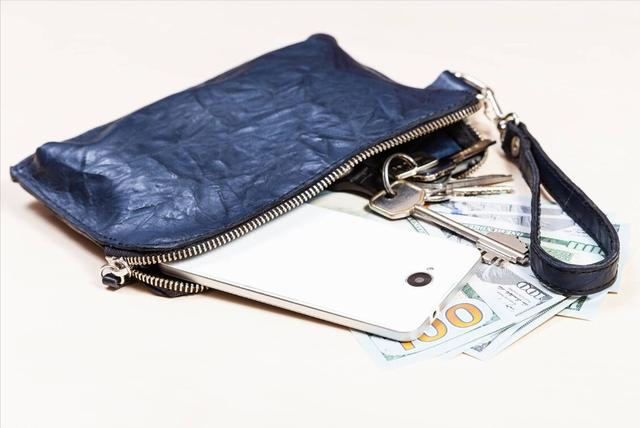 |不能与手机放在一起的东西，主要有以下4种，建议转发给家人看