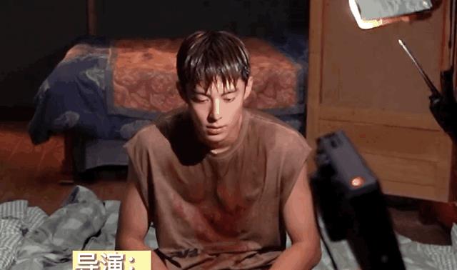 王鹤棣|王鹤棣努力减肥，为演绎电影《抬头见喜》，太拼了