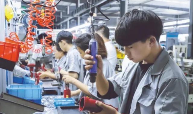 天蝎座|当代年轻人离职引热议，员工很直白，主任很直接，离职得很体面