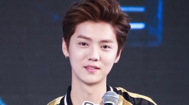 生图|上镜帅气逼人，生图暴露头肩比缺陷，顶流男星也有不足之处