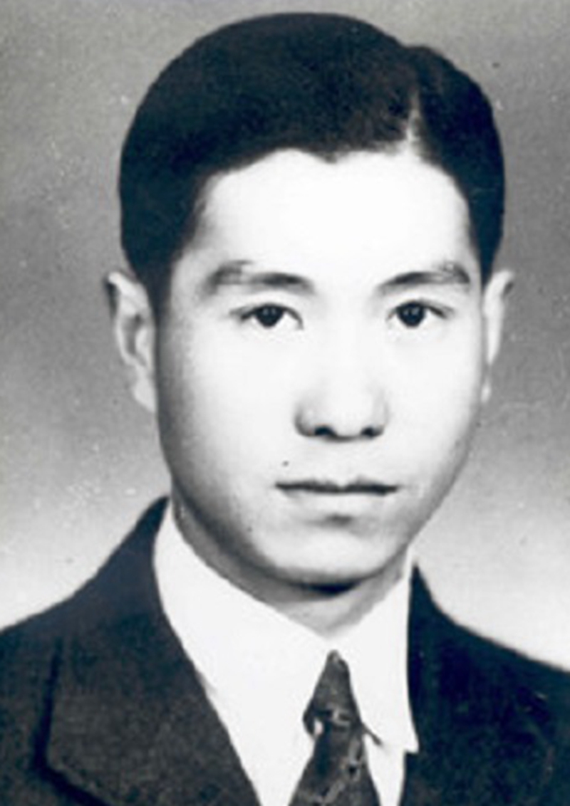 他曾担任外交部常务副部长,1968年被“打倒”,1979年恢复名誉