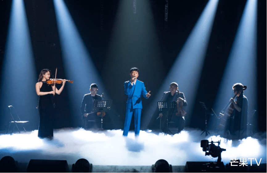 李玟|《声生不息》李玟穿婚纱还原电影名场面，赛制升级加入男队引期待