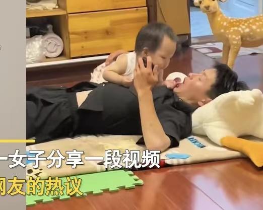 女子和老公分床,女儿选择和爸爸睡地板,女子傻了眼:剩我自己?