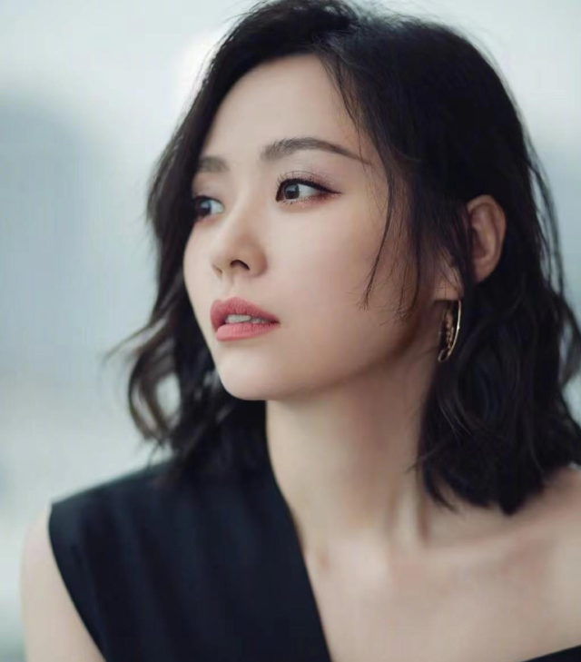 春晚|被冯轲迷得神魂颠倒,终被骗走6亿身家的张靓颖,如今可曾后悔过?