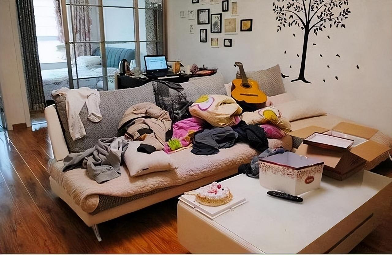 看过无数“凌乱的家”,我窥见了贫穷家庭的4个通病,个个扎心!