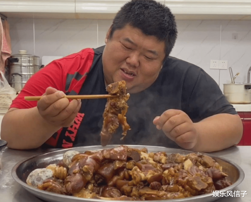 运动 网红胖猴子减肥不洗澡？看到他的手肘和双脚，网友：隔夜饭都吐了