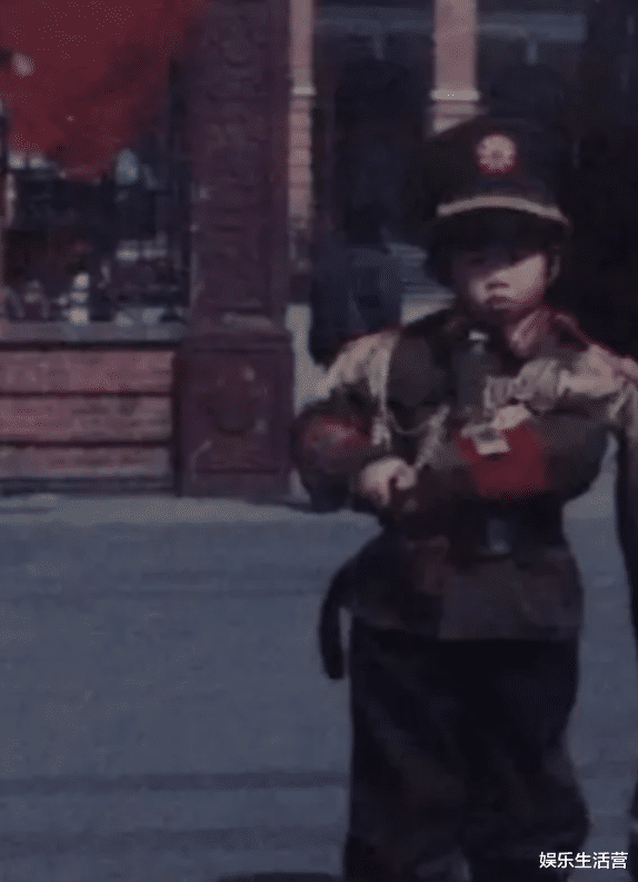 麦当娜|孙卓军装照曝光，两手端枪姿势帅，孙海洋一脸欣慰，一个称呼破防