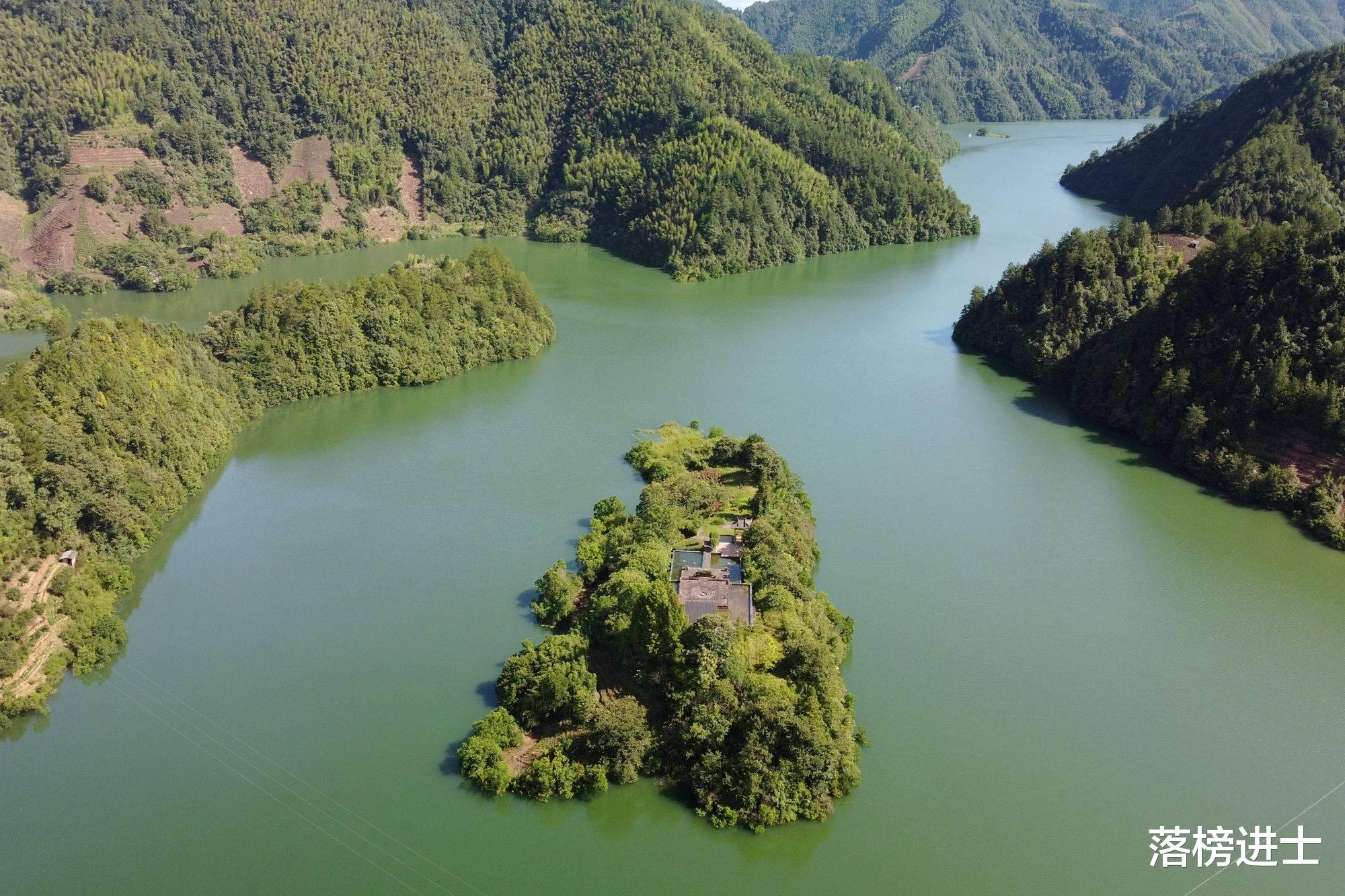 拉市海|黄山脚下容溪岛，深受游客喜爱的网红地，还是夏日玩水的好去处