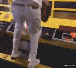 |“钓鱼被咬了一口，谁知道这是什么咬的？”评论区却炸锅了！