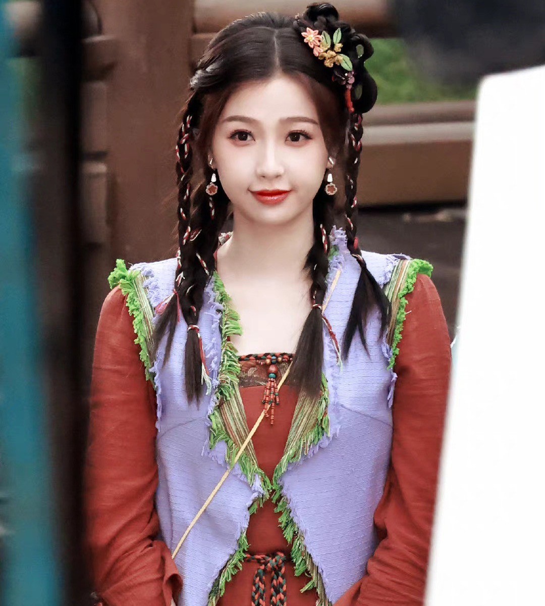 仙剑六|《仙剑六》最新路透，虞书欣紫衣马甲配麻花辫，26岁美出新高度