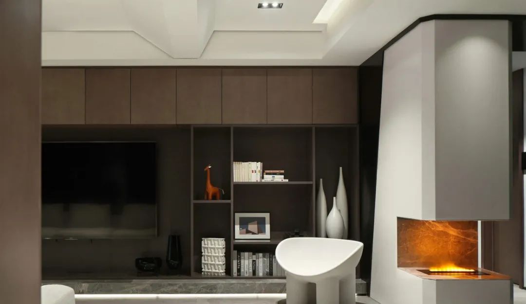 玻璃门+胡桃木色：120m2的现代极简风，全小区抢着参观！