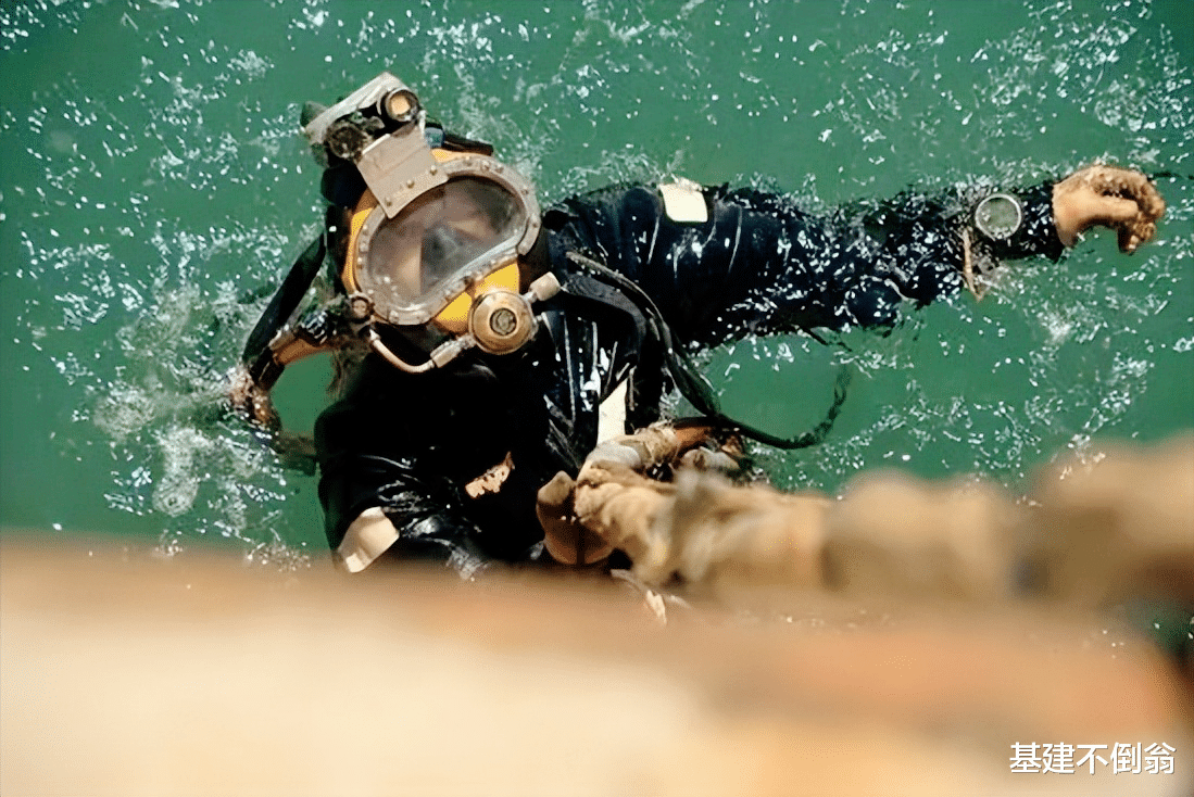 社区卫生服务中心|全球第二危险的职业日薪过万,一次休息1月,只要你能在深海搬砖