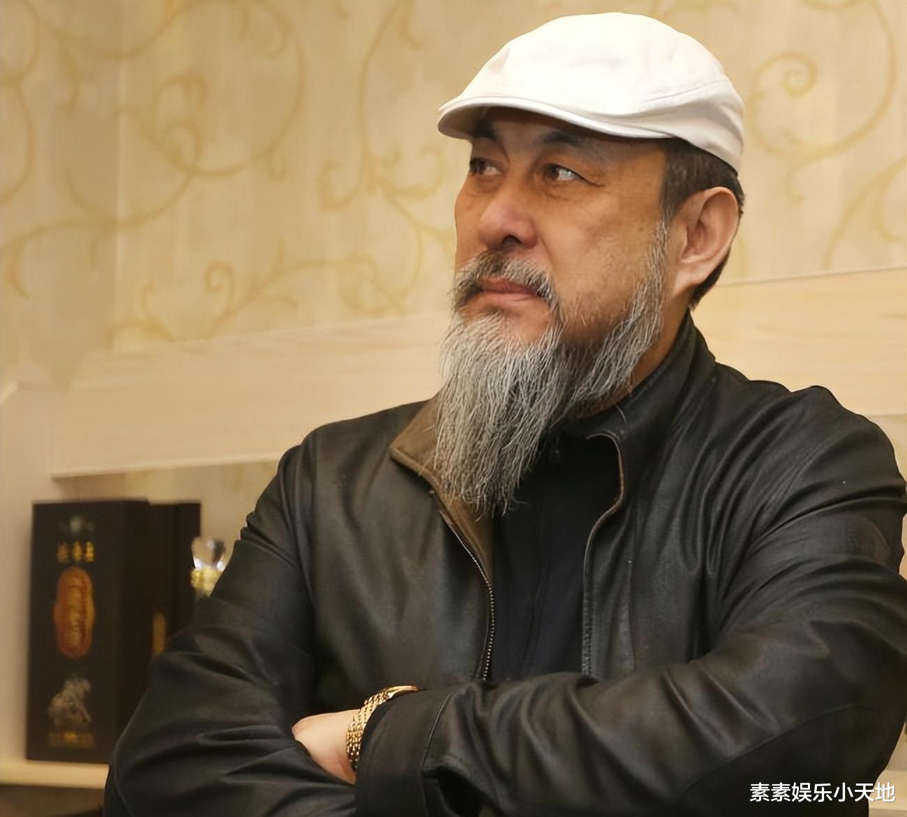 陆树铭告别仪式:悼念厅摆满花圈,孝子捧遗照做最后送别
