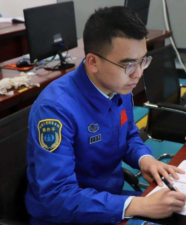 58同城|直招军官公告发布,年薪15万起,高学历理工科人才优先考虑