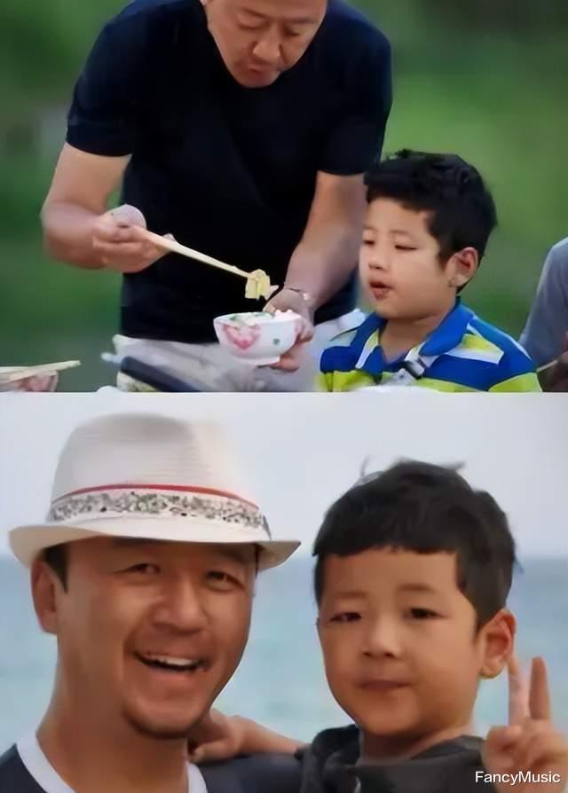 洗面奶 亲子综艺《爸哪》萌娃已长大！诺一近照皮肤黝黑，石头肌肉发达