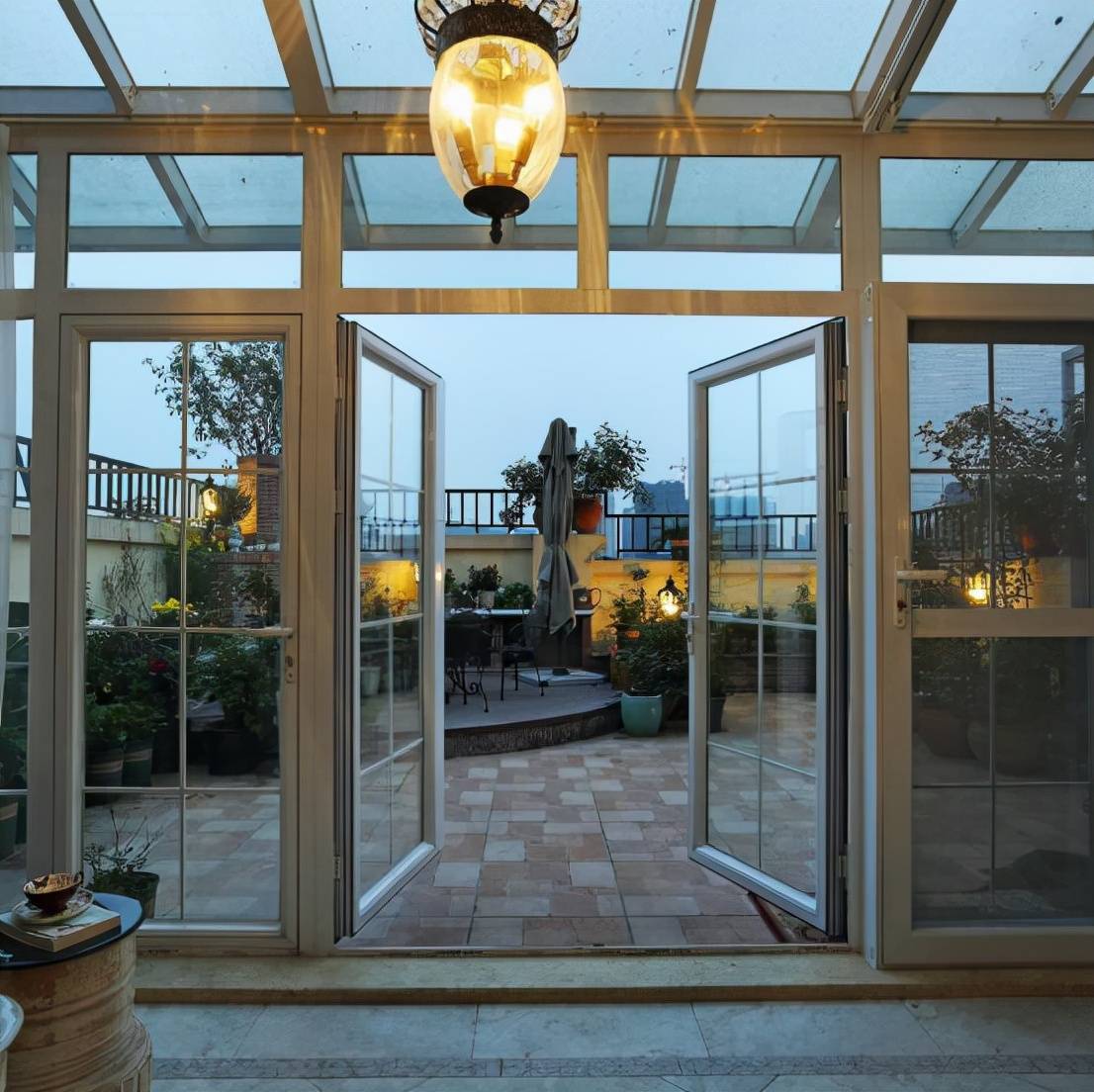 一楼+地下室+花园和顶层+露台,该买哪套?钱都带了,在线等!