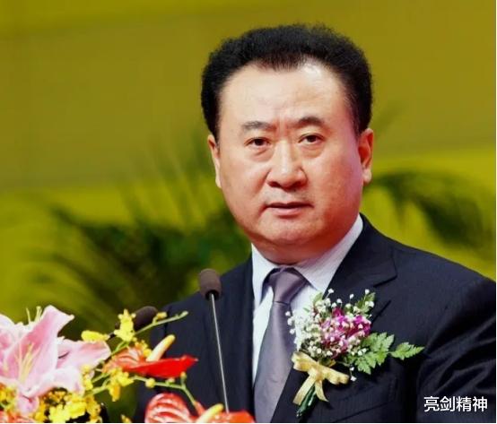 别墅|弟弟成为中国首富,许家钦靠弟弟公司工程赚了2套别墅,如今全卖了