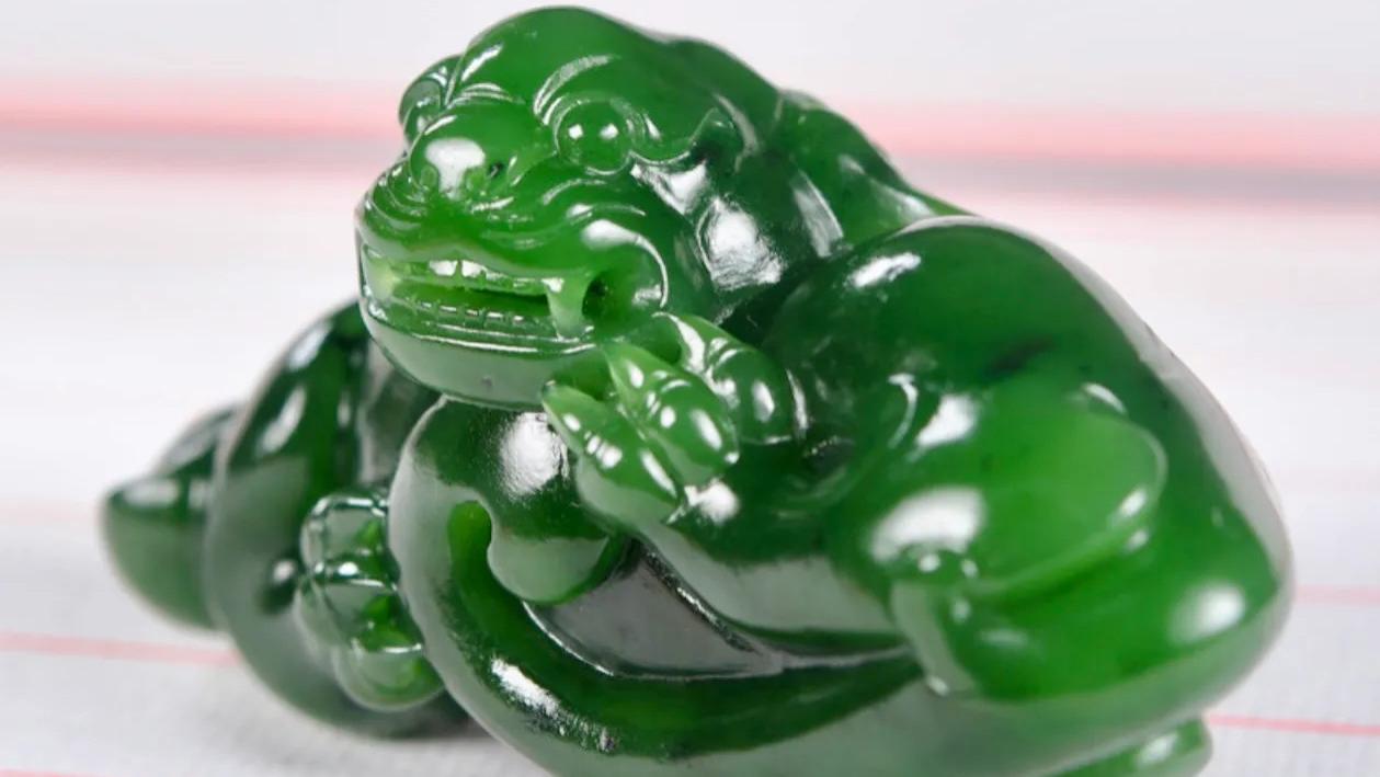 艺术品|绿意盎然的和田籽料“貔貅”！帮您挑选最美的碧玉！