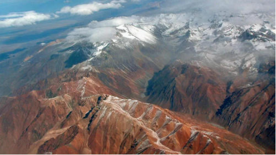 为何地球上没有超过1万米的山峰,是什么限制了高度?