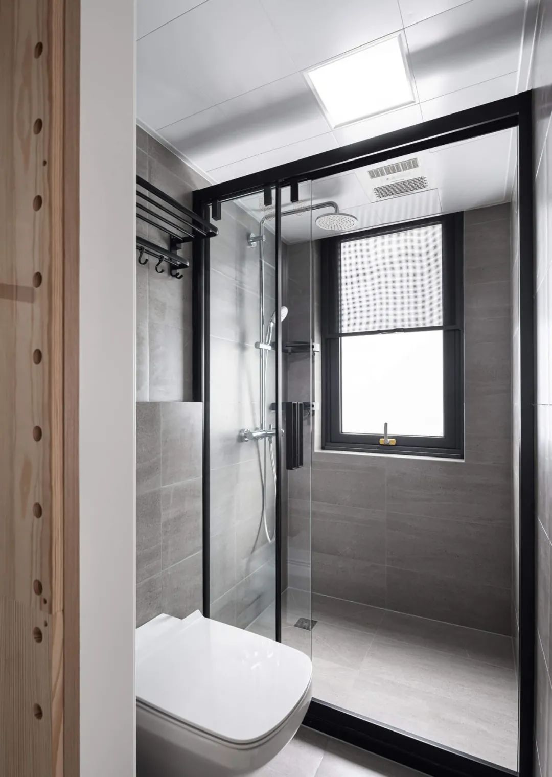 谷仓门、折叠门:75m2的局促小两居,秒变多功能宅+通透敞亮!