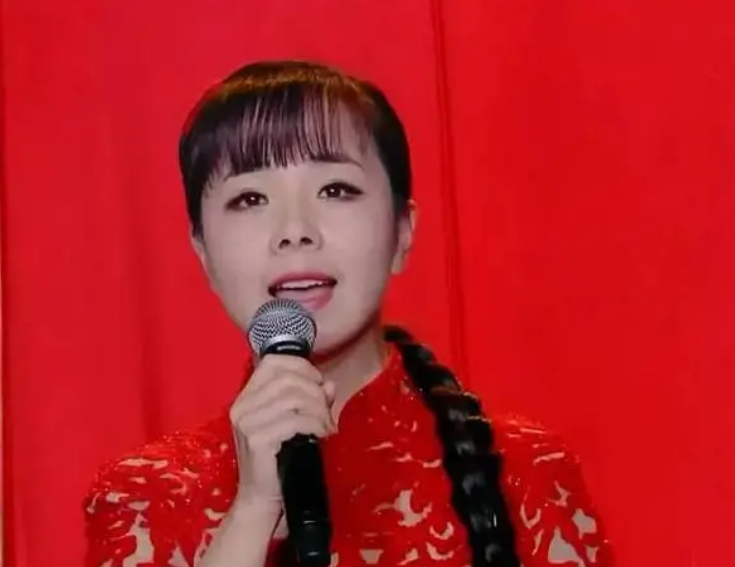 王二妮|王二妮: 22岁成名, 不忘初心嫁给农村初恋, 婚后被婆家宠成公主