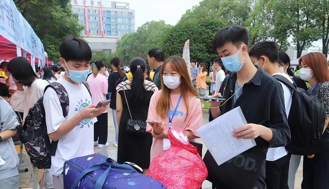 多所高校发布新通知，或将不再招收新生，在校生将何去何从？