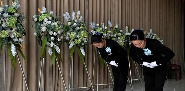 大学生|殡仪馆公开进行招聘,退伍军人可以优先上岸,大学生却不屑争取?