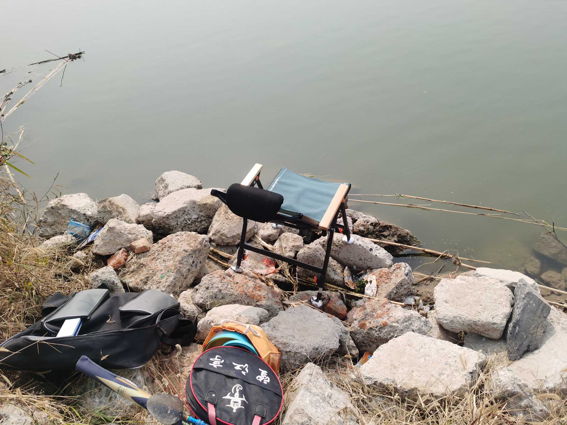 饵料|钓鱼的路上充满了艰辛,但是我还是会选择继续