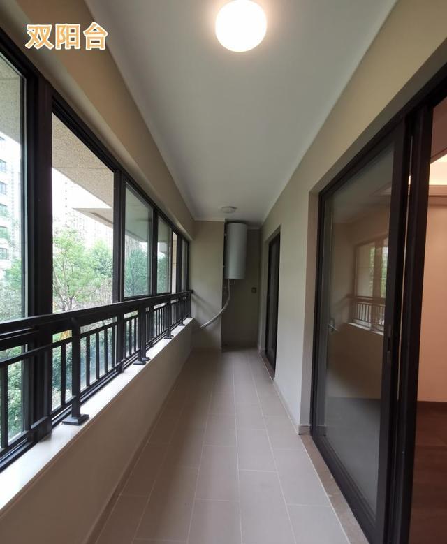 想要大横厅，我建议把你家双阳台全砸了，设计上就借鉴148㎡这家