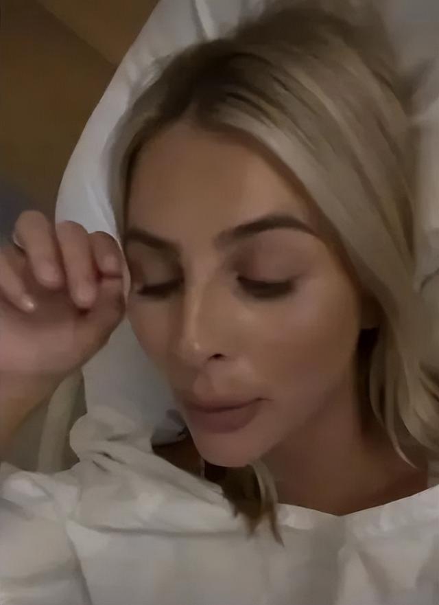 美甲 澳洲网红二胎产前做美甲美黑，宫缩时戴首饰补妆？
