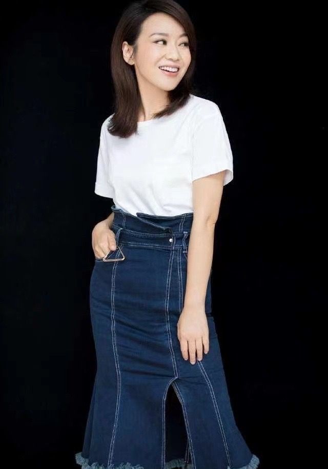 短发 看到51岁闫妮换发型才明白:为什么中年女人喜欢剪短发,确实洋气