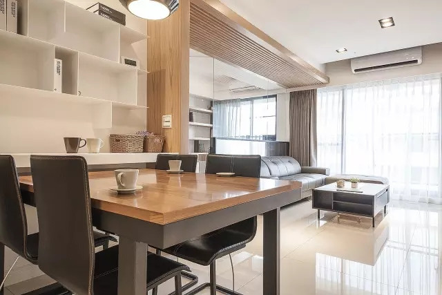 126平美式+轻奢装修三居室,玄关柜子墙体现出超强收纳力