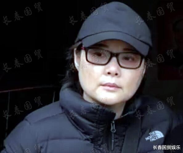 袁立|50岁袁立素颜近照曝光，身材发福显老态，与昔日判若两人