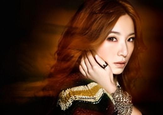 田馥甄|\两面三刀\田馥甄:暧昧周杰伦拿捏林俊杰,背刺队友毁掉SHE地位